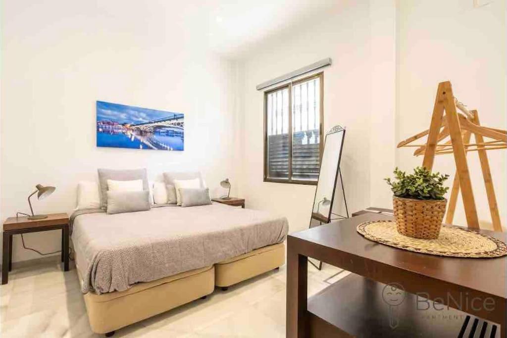 Luxury Apartamento Sevilla Centro -Triana ภายนอก รูปภาพ